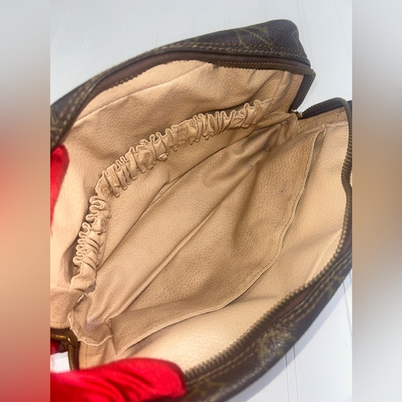 Louis Vuitton Trousse 23 Unisex 
Brown Monogram Canvas Cosmetic Bag - Picture 7 of 12